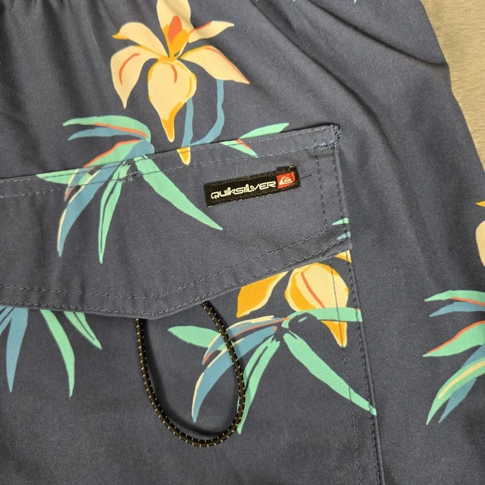 Quicksilver Swim Trunks Mens 2XL Mesh Lined Floral Board Shorts Resort Wear NWT‎